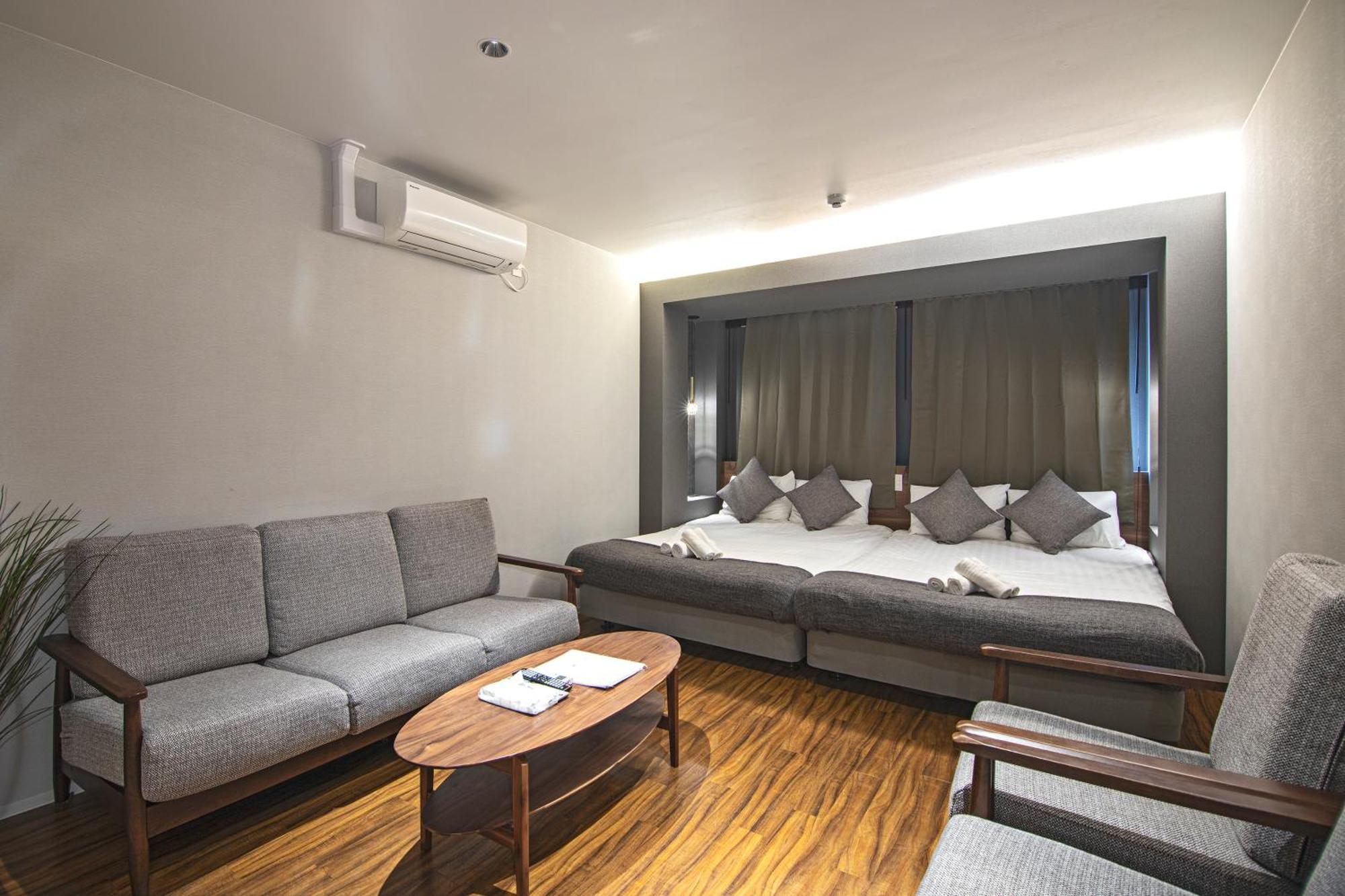 Apartamento Home新町: Stylish New Near Shinsaibashi Osaka